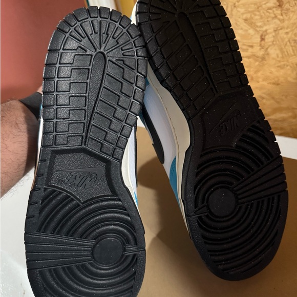 Nike Men's Dunks - Picture 6 of 6